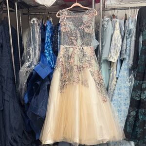Colors couture gown. Sz 10